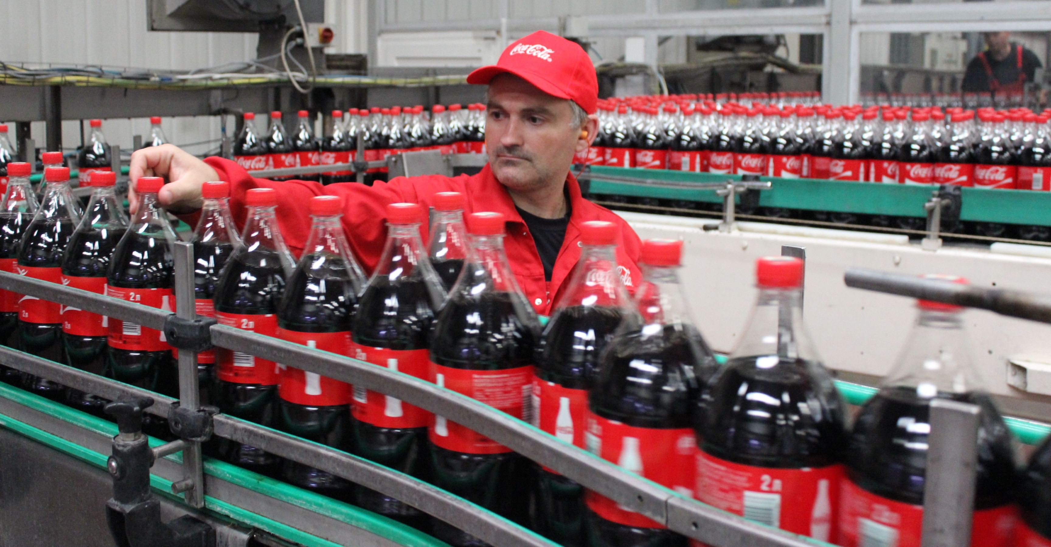 Завод кока колы. Завод Coca Cola Нижний Новгород. Завод Кока кола в Белоруссии. Кока-кола ЭЙЧБИСИ фабрика. Завода «Кока-кола эйч би си Евразия».